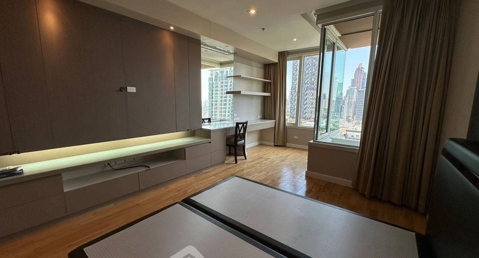 For rent 3 ベッドルーム condo in Sathon, Bangkok