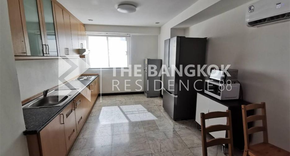 For rent 2 bedrooms condo in Watthana, Bangkok