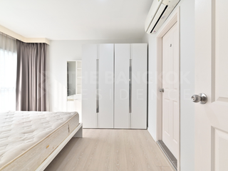 For sale 2 bedrooms condo in Huai Khwang, Bangkok