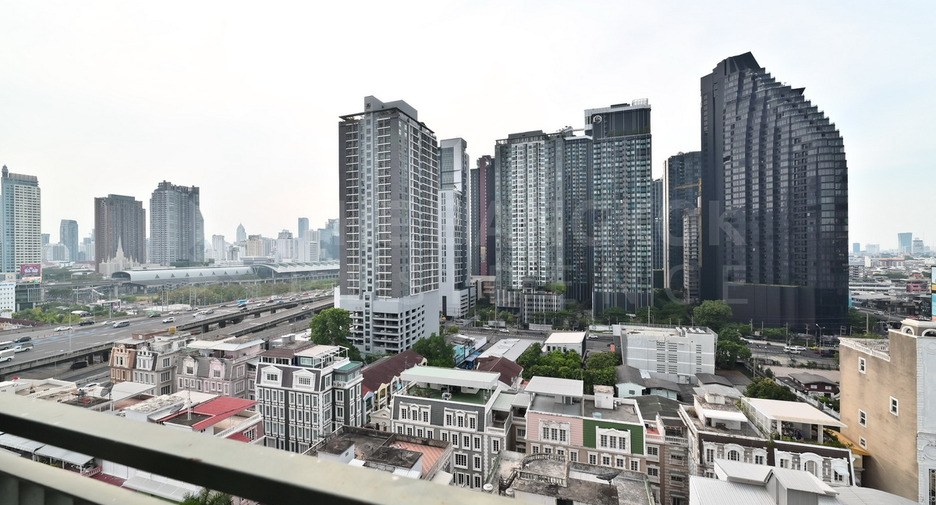 For sale 2 ベッドルーム condo in Huai Khwang, Bangkok