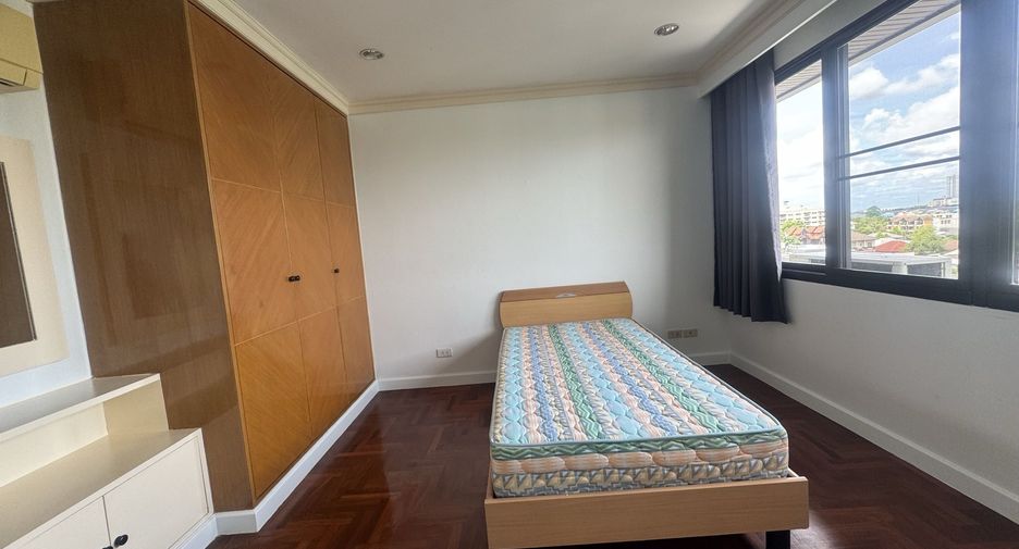 For rent 2 bedrooms condo in Yan Nawa, Bangkok