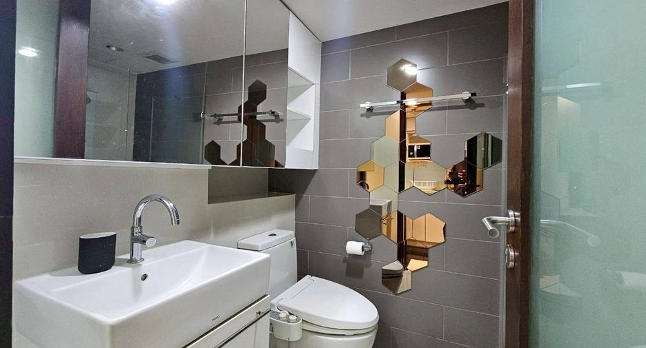 For rent 1 bed condo in Khlong Toei, Bangkok