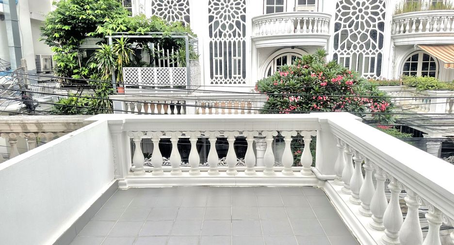 ให้เช่า 5 ห้องนอน ทาวน์เฮ้าส์ ใน คลองเตย, กรุงเทพฯ