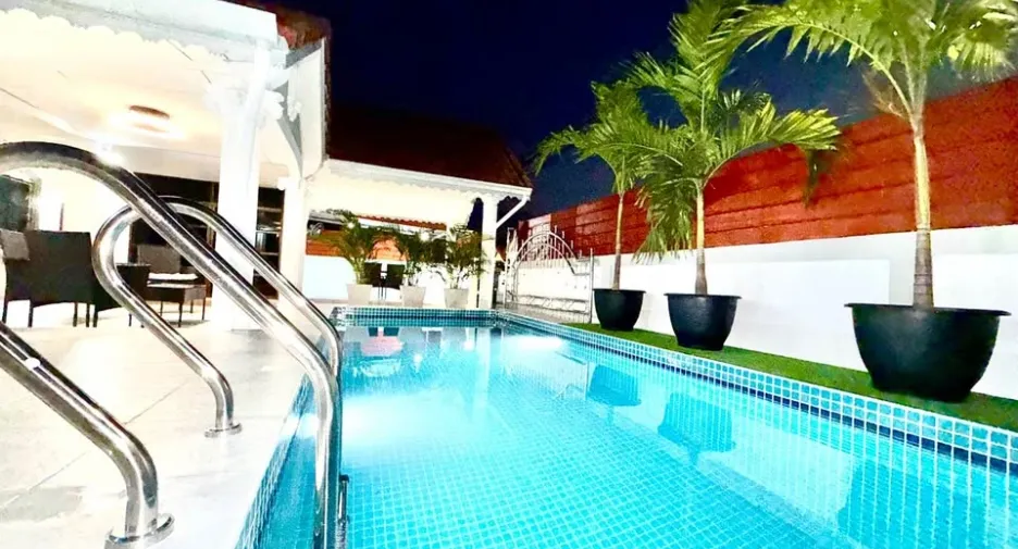 À vendre 4 chambres villa à East Pattaya, Pattaya