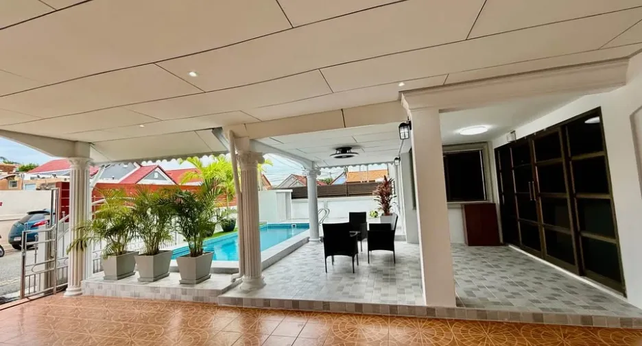 À vendre 4 chambres villa à East Pattaya, Pattaya