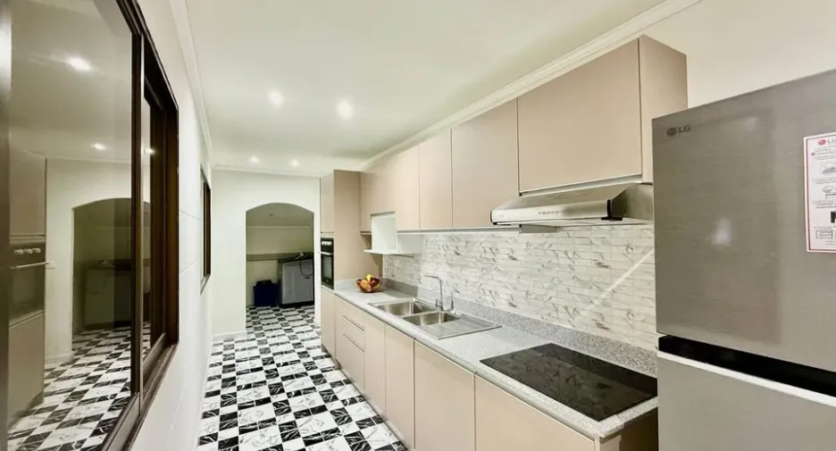 À vendre 4 chambres villa à East Pattaya, Pattaya