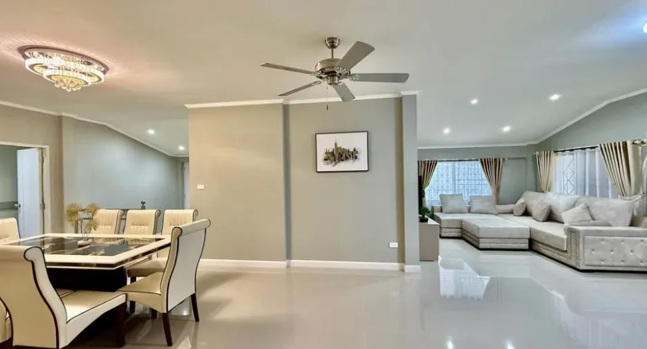 À vendre 4 chambres villa à East Pattaya, Pattaya