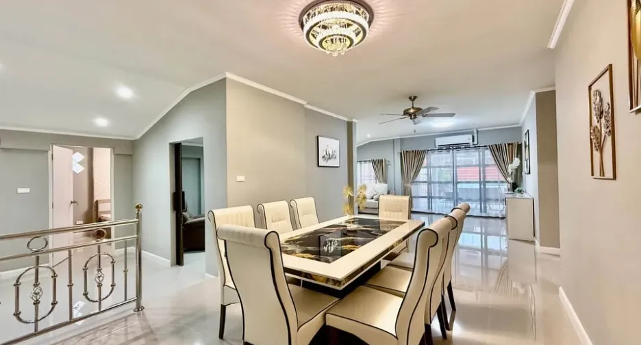 À vendre 4 chambres villa à East Pattaya, Pattaya