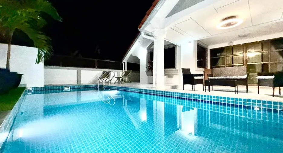 À vendre 4 chambres villa à East Pattaya, Pattaya