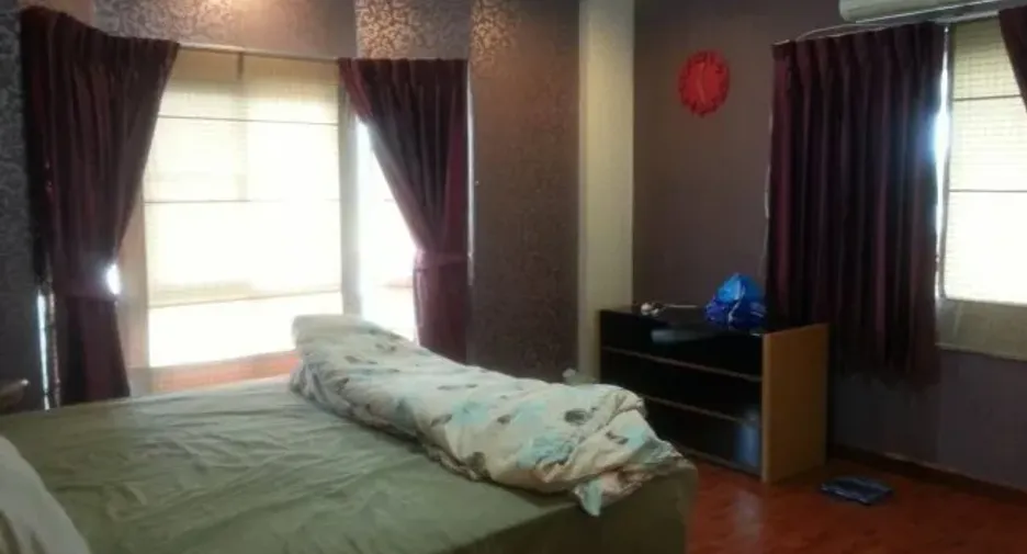 Haus zum Kauf mit 4 Zimmer in Bang Kruai, Nonthaburi