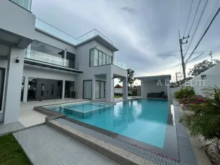 Haus zur Miete mit 5 Zimmer in Bang Lamung, Chonburi
