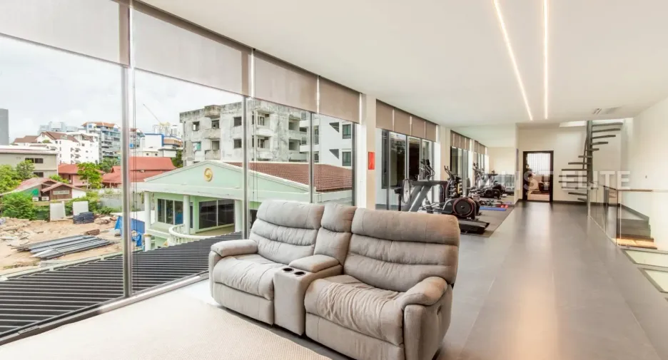 For sale 6 bedrooms house in Pratumnak, Pattaya