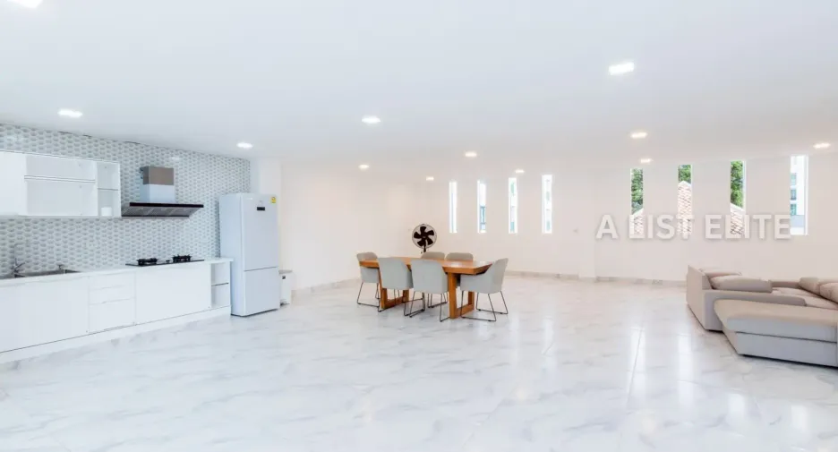For sale 6 bedrooms house in Pratumnak, Pattaya