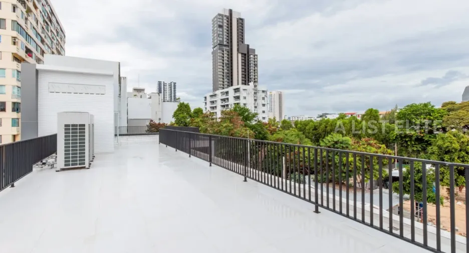 For sale 6 bedrooms house in Pratumnak, Pattaya