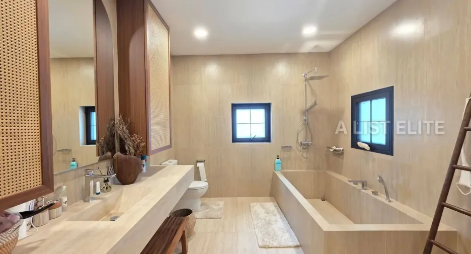 For rent 4 bedrooms house in South Pattaya, Pattaya