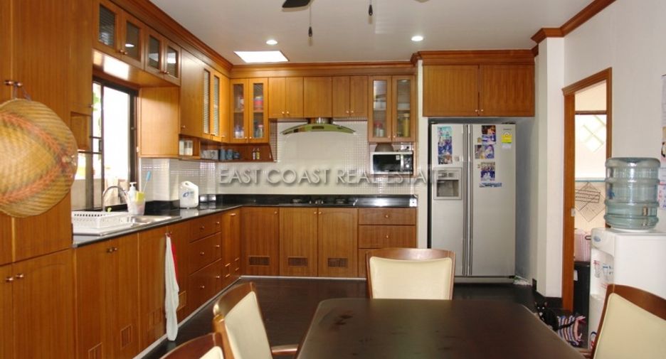 For rent 4 bedrooms house in Jomtien, Pattaya