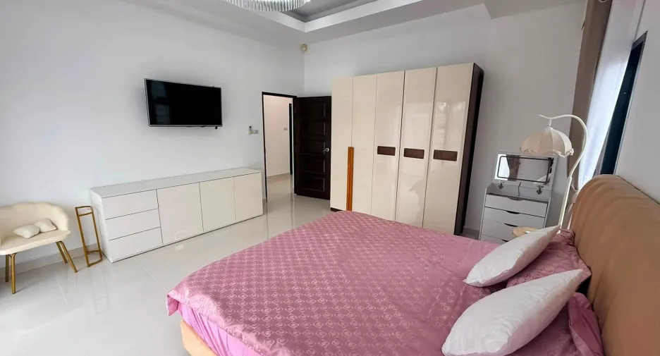 For sale 5 bedrooms villa in Huay Yai, Pattaya