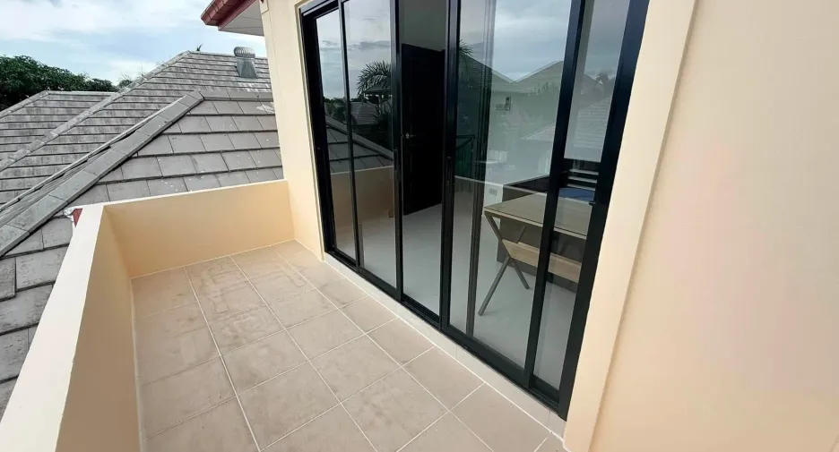 For sale 5 bedrooms villa in Huay Yai, Pattaya