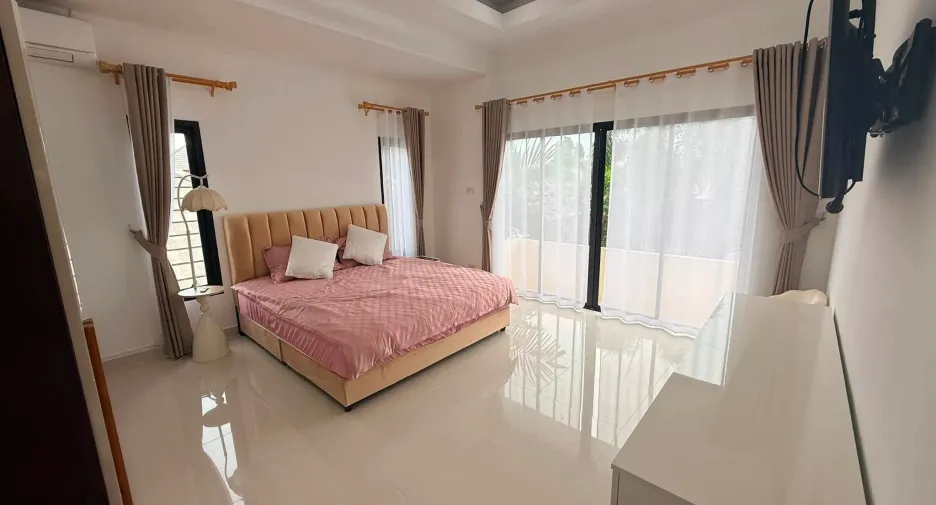 For sale 5 bedrooms villa in Huay Yai, Pattaya