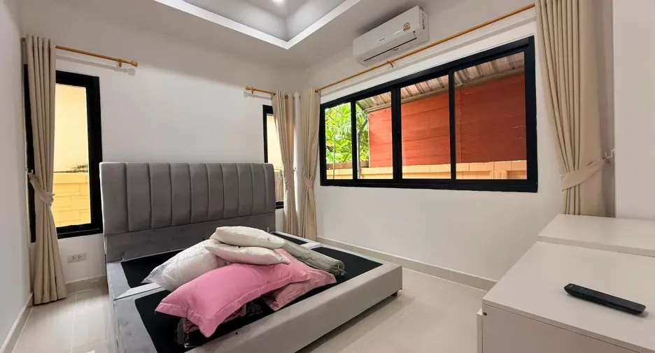 For sale 5 bedrooms villa in Huay Yai, Pattaya