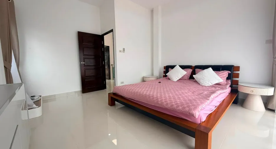 For sale 5 bedrooms villa in Huay Yai, Pattaya