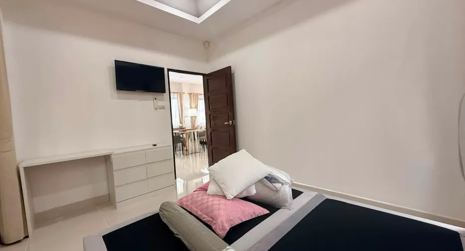 For sale 5 bedrooms villa in Huay Yai, Pattaya