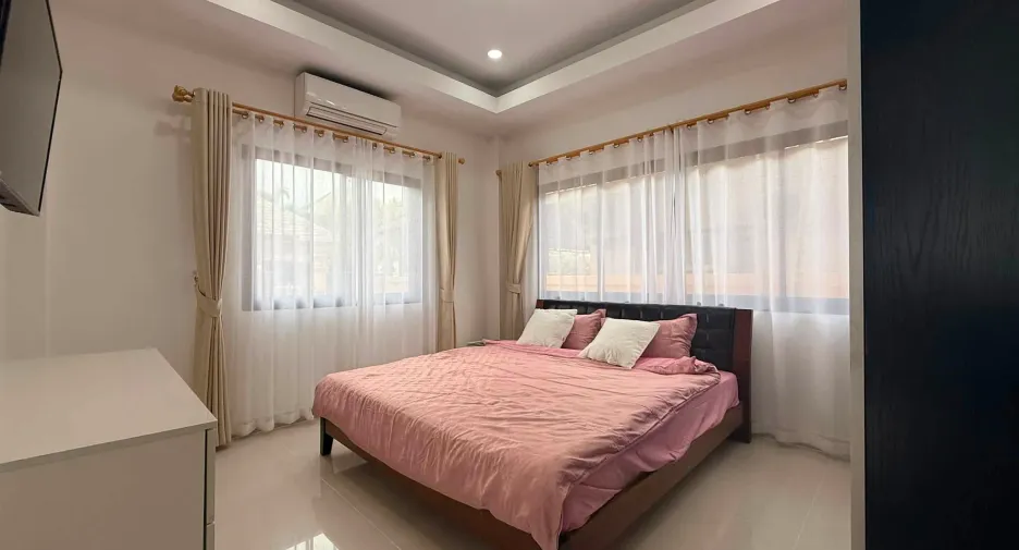 For sale 5 bedrooms villa in Huay Yai, Pattaya
