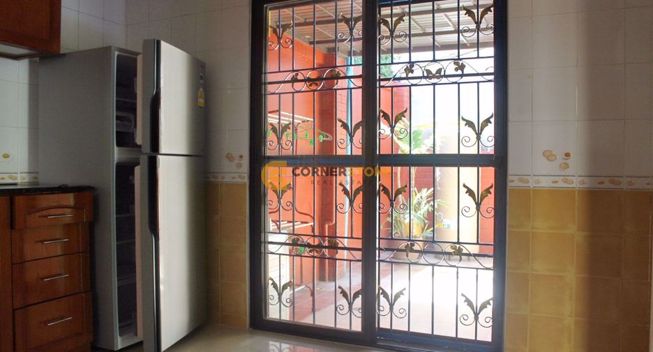For rent 4 bedrooms house in North Pattaya, Pattaya