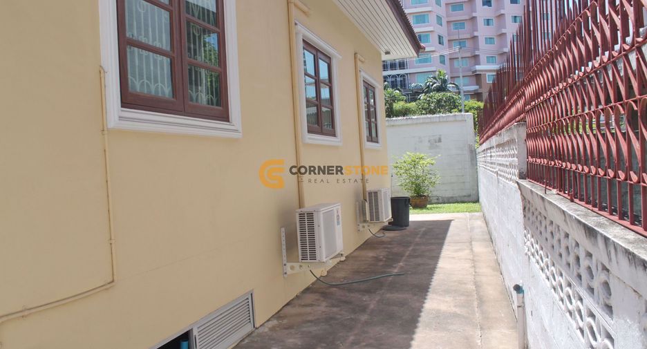 For rent 3 bedrooms house in Pratumnak, Pattaya