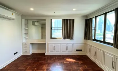 For rent 3 bedrooms apartment in Khlong Toei, Bangkok