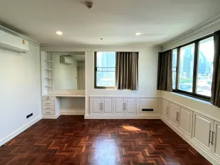 For rent 3 bedrooms apartment in Khlong Toei, Bangkok