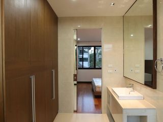 For rent 3 bedrooms townhouse in Watthana, Bangkok