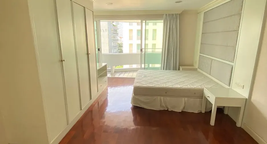 For rent 2 bedrooms apartment in Watthana, Bangkok