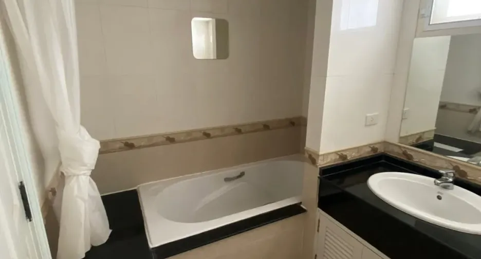 For rent 2 bedrooms apartment in Watthana, Bangkok