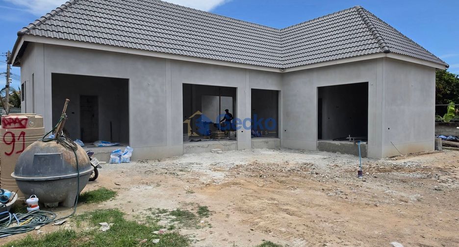 For sale 3 bedrooms house in East Pattaya, Pattaya