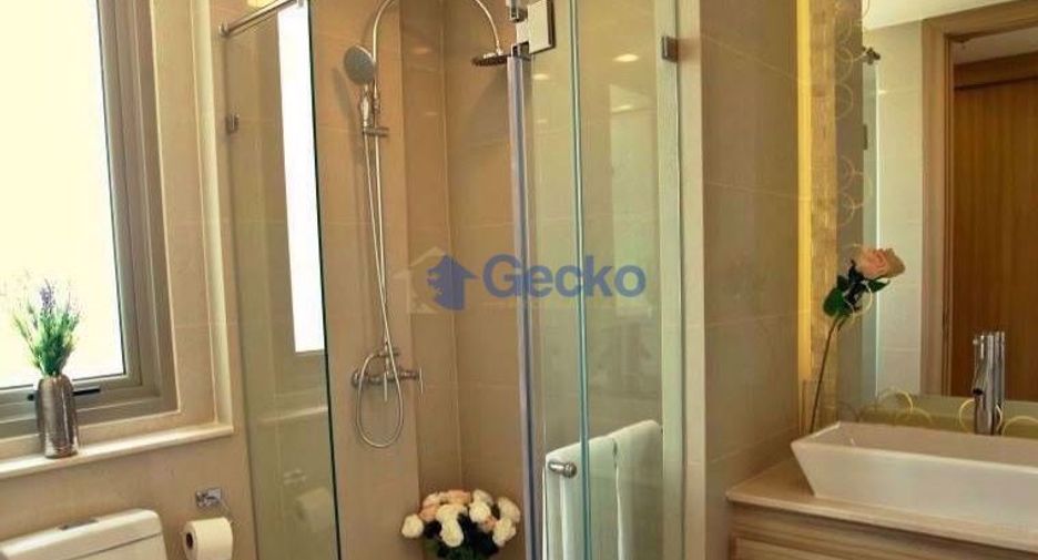 For rent 2 bedrooms condo in North Pattaya, Pattaya