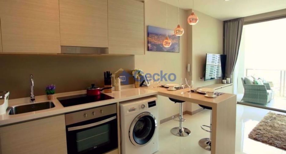 For rent 2 bedrooms condo in North Pattaya, Pattaya