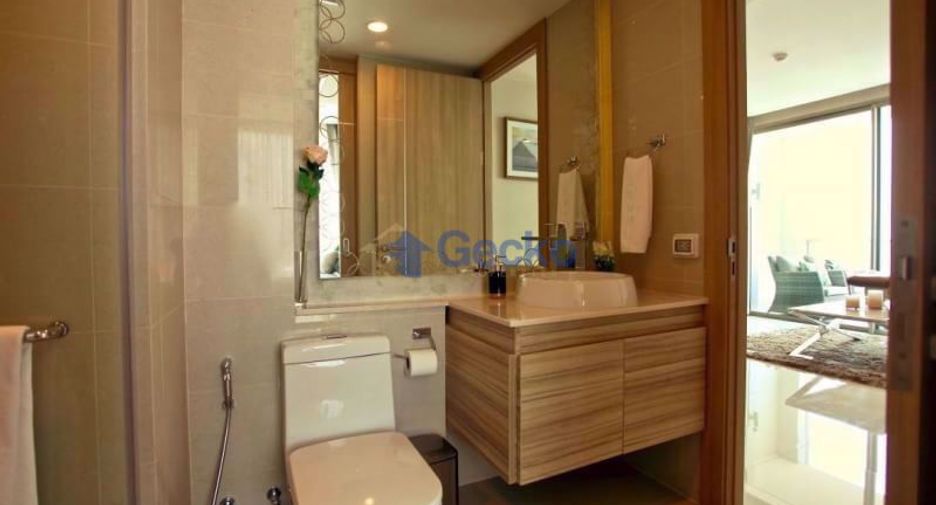 For rent 2 bedrooms condo in North Pattaya, Pattaya