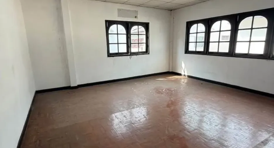 Casa en venta de 4 habitaciones en Phra Khanong, Bangkok
