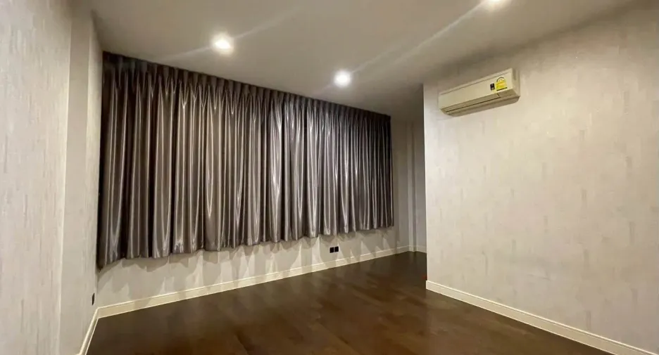 For rent 4 bedrooms house in Bang Kapi, Bangkok