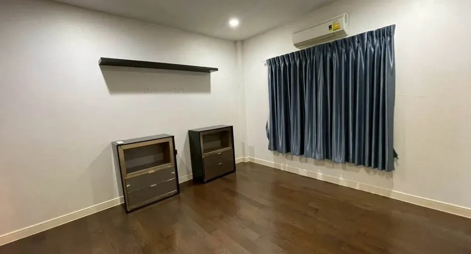 For rent 4 bedrooms house in Bang Kapi, Bangkok