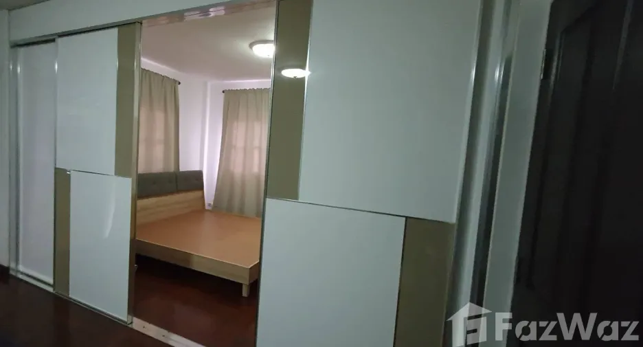 À vendre 5 chambres maison à Lat Phrao, Bangkok