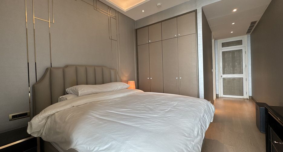 For sale 3 bedrooms condo in Khlong San, Bangkok