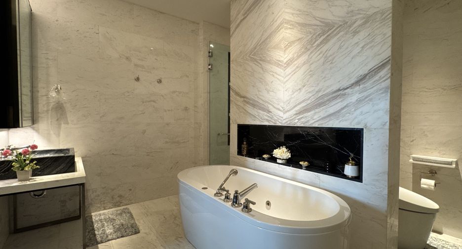For sale 3 bedrooms condo in Khlong San, Bangkok
