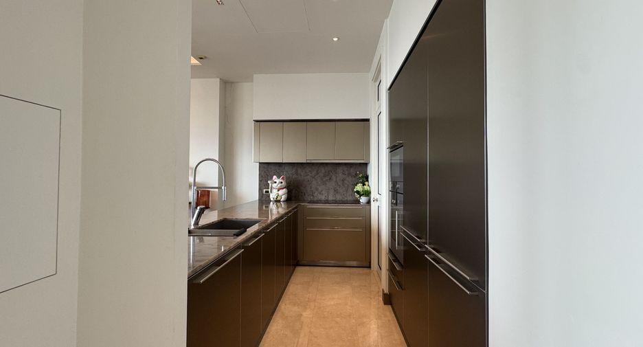For sale 3 bedrooms condo in Khlong San, Bangkok