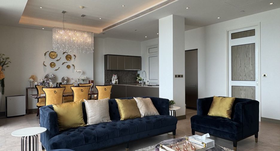 For sale 3 bedrooms condo in Khlong San, Bangkok