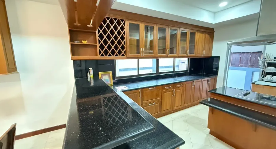 For sale and for rent 5 bedrooms house in East Pattaya, Pattaya