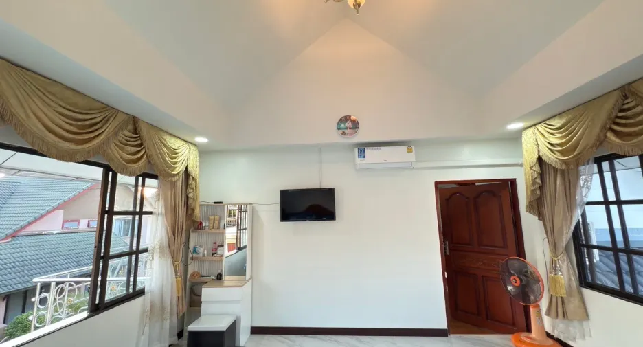 For sale and for rent 5 bedrooms house in East Pattaya, Pattaya