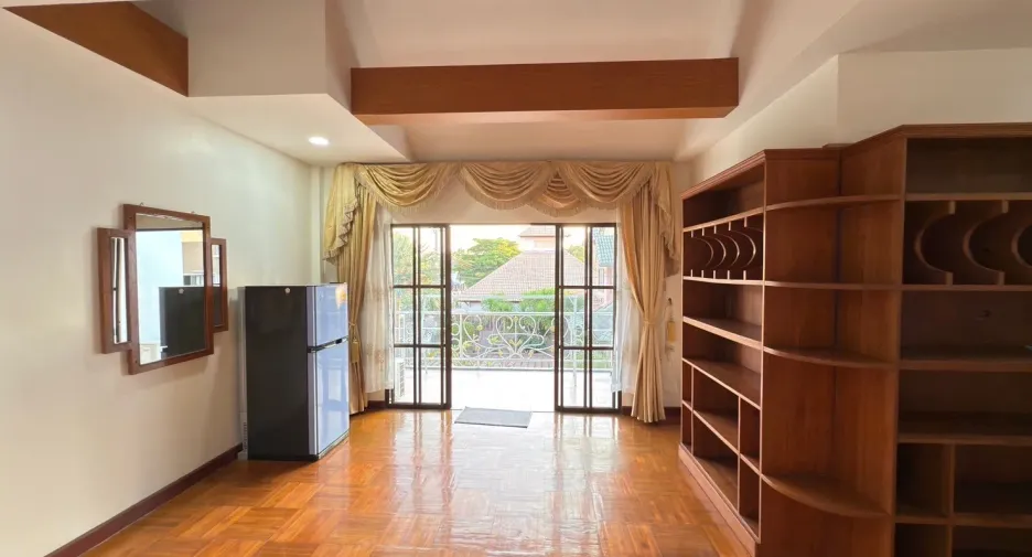 For sale and for rent 5 bedrooms house in East Pattaya, Pattaya