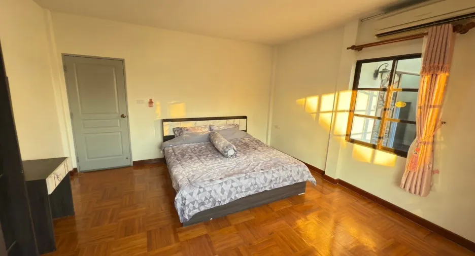 For sale and for rent 5 bedrooms house in East Pattaya, Pattaya